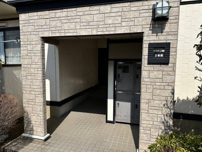 物件外観写真4　(エントランス部分)