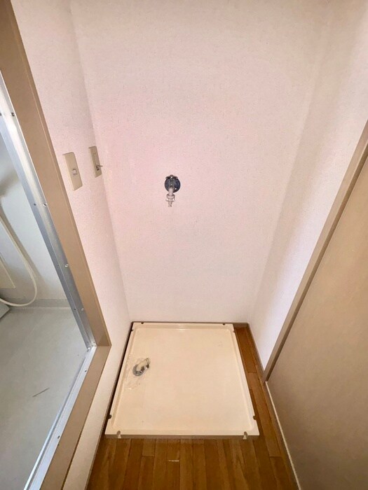 物件内観写真16　(洗濯機置場)