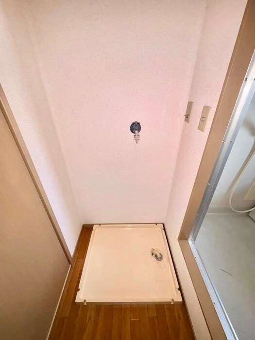 物件内観写真16　(洗濯機置場)