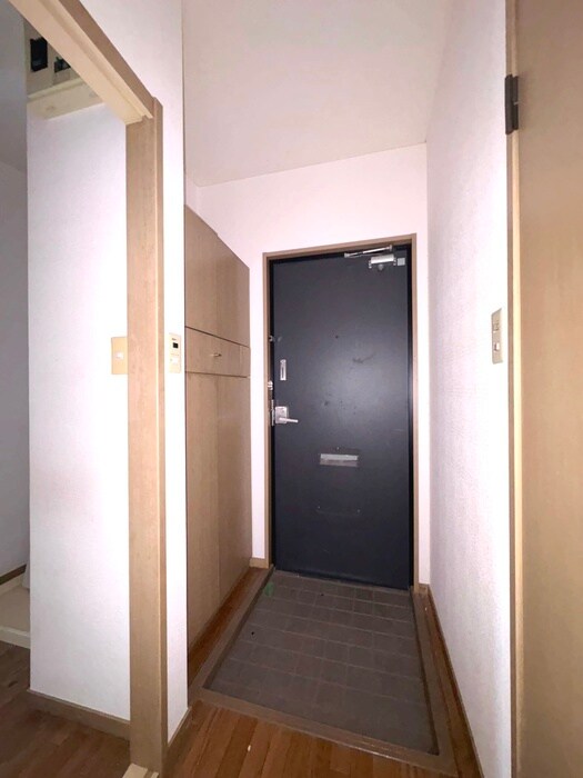 物件内観写真17　(玄関)