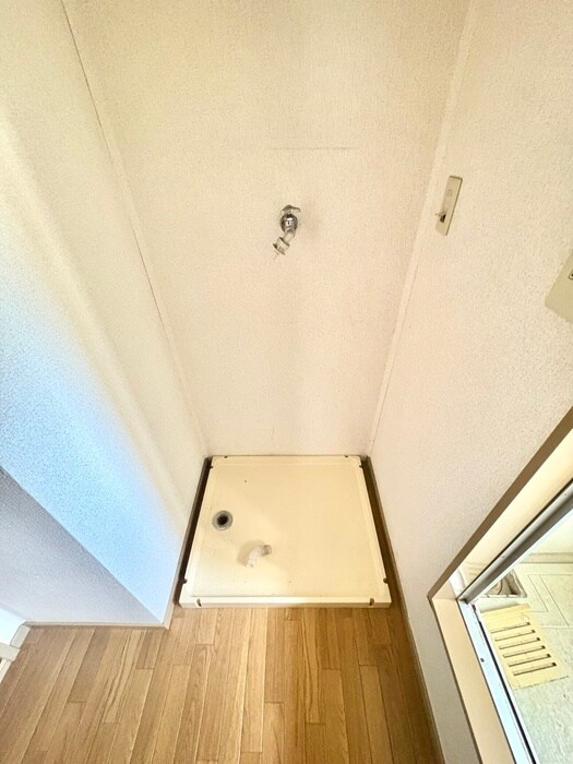 物件内観写真15　(洗濯機置場)