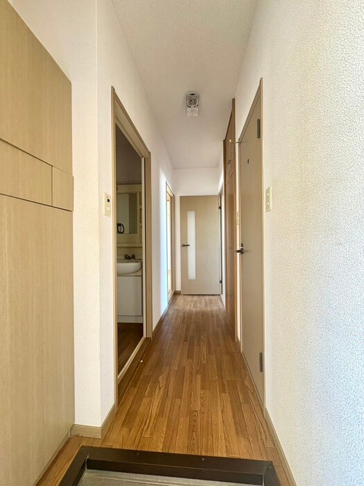 物件内観写真16　(廊下)