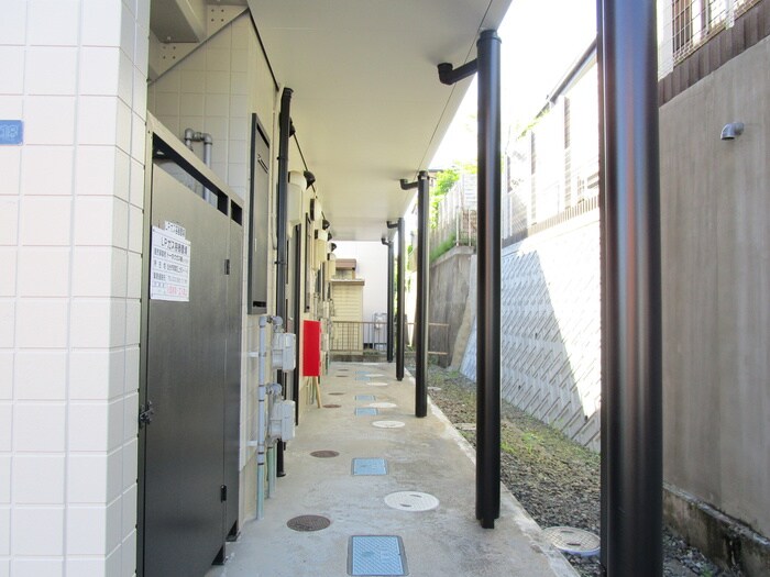 物件外観写真4　(エントランス部分)