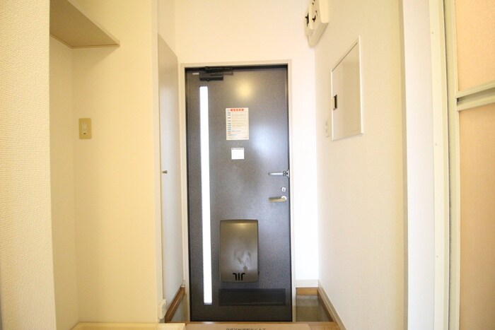 物件内観写真16　(玄関)