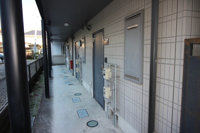 物件外観写真6　(エントランス部分)