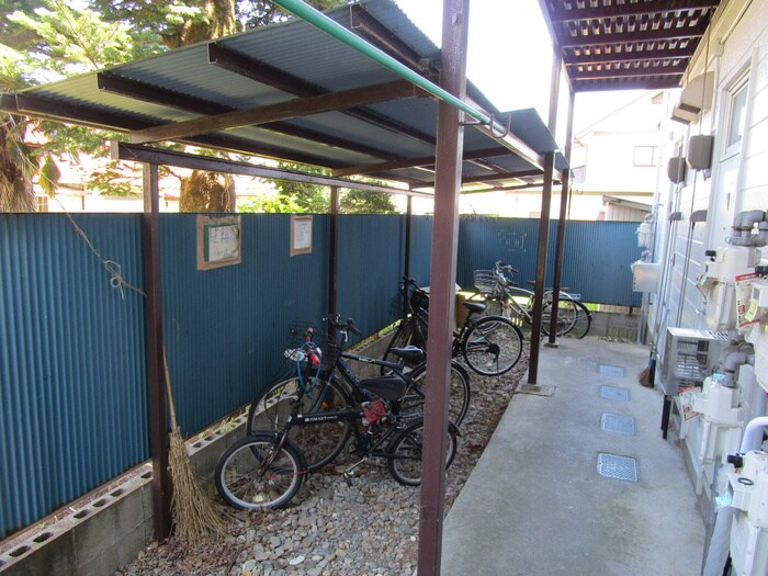 物件外観写真5　(駐輪場)