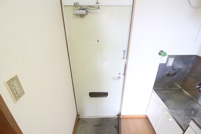 物件内観写真13　(玄関)
