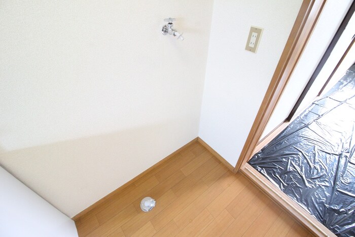 物件内観写真15　(洗濯機置場)