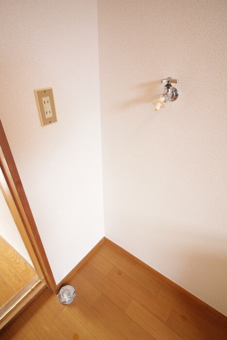 物件内観写真21　(洗濯機置場)