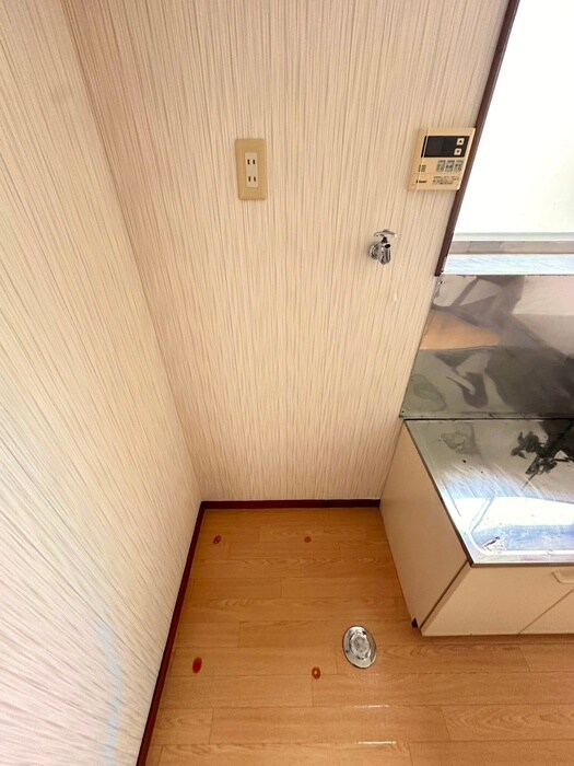 物件内観写真15　(洗濯機置場)