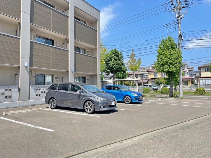 物件外観写真3　(駐車場)