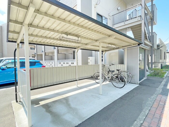物件外観写真5　(駐輪場)