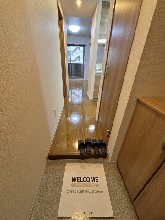 物件内観写真12　(玄関)