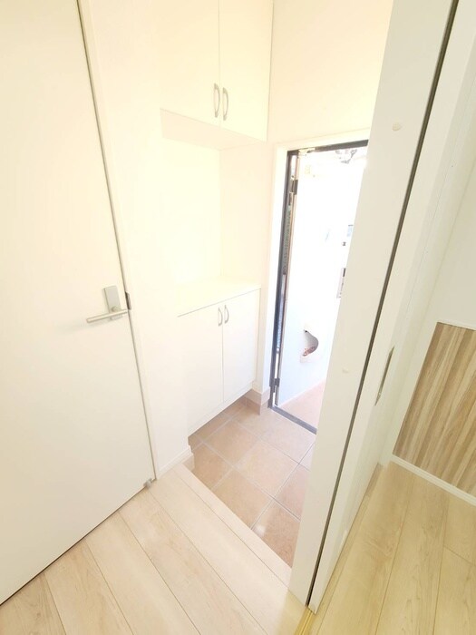 物件内観写真16　(玄関)