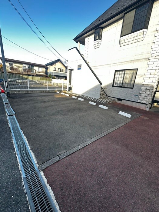 物件外観写真4　(駐車場)