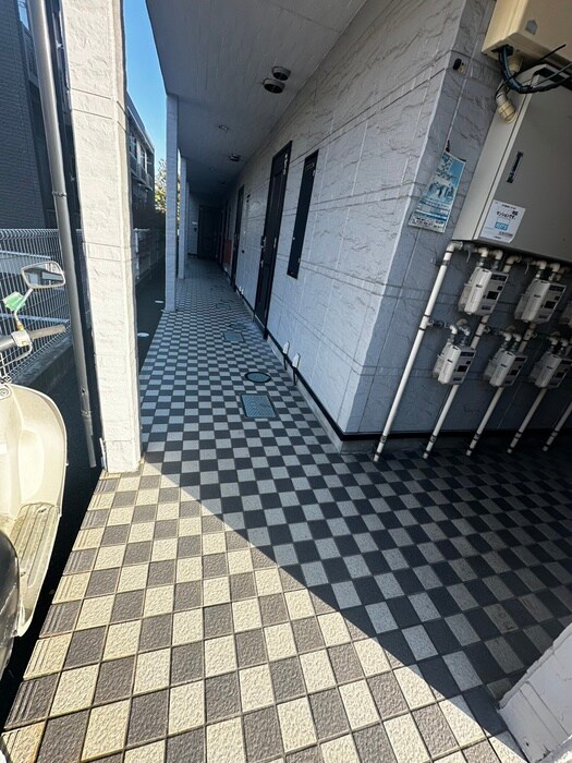 物件外観写真5　(エントランス部分)