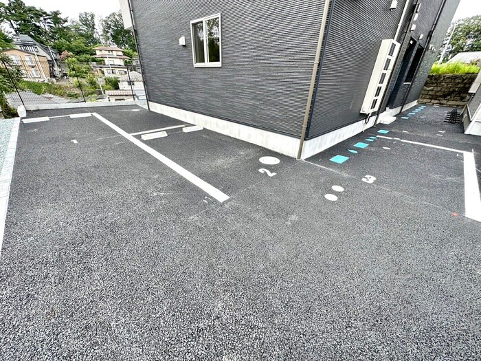 物件外観写真3　(駐車場)