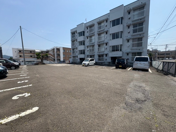 物件外観写真6　(駐車場)