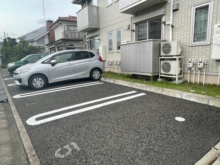 物件外観写真4　(駐車場)