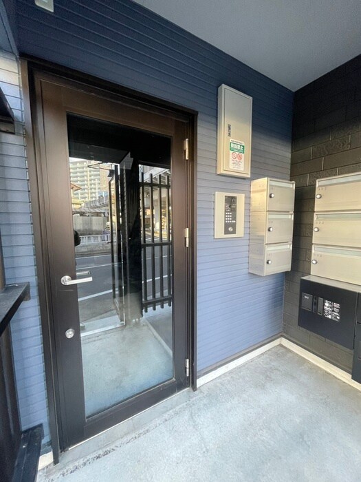 物件外観写真2　(エントランス部分)