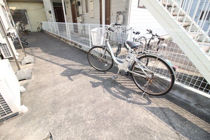 物件外観写真3　(駐輪場)