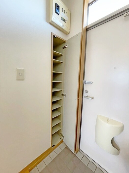 物件内観写真18　(靴箱)