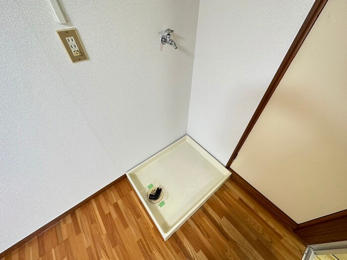 物件内観写真12　(洗濯機置場)