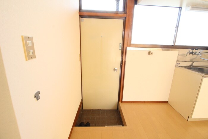 物件内観写真14　(玄関)