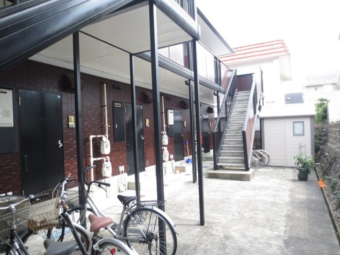 物件外観写真5　(駐輪場)