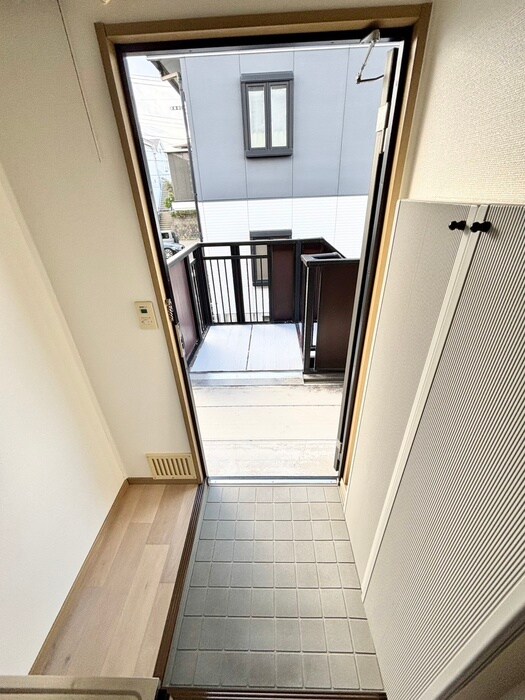 物件内観写真12　(玄関)