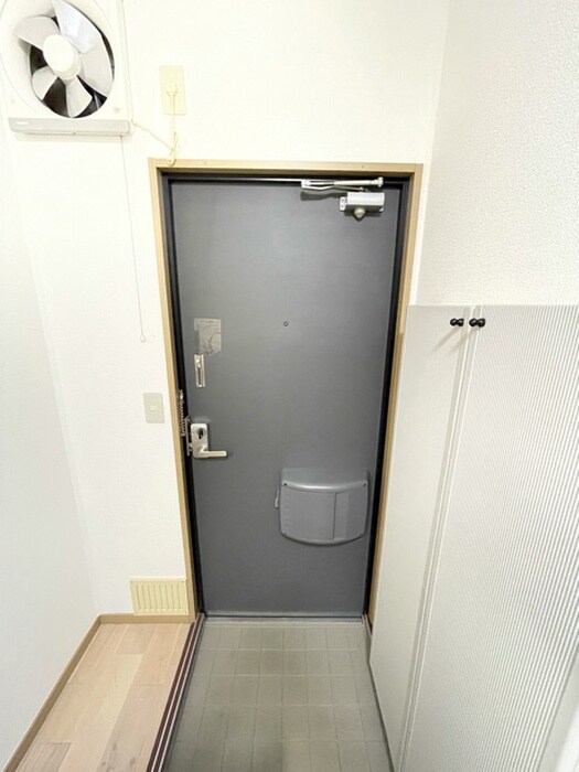 物件内観写真18　(玄関)