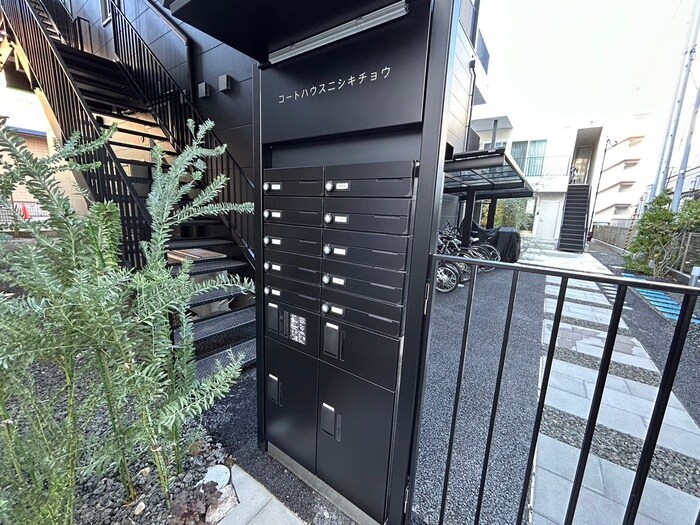 物件外観写真3　(エントランス部分)