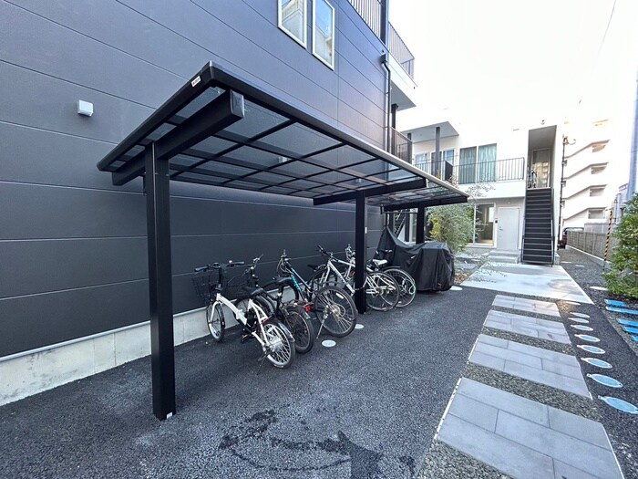 物件外観写真4　(駐輪場)