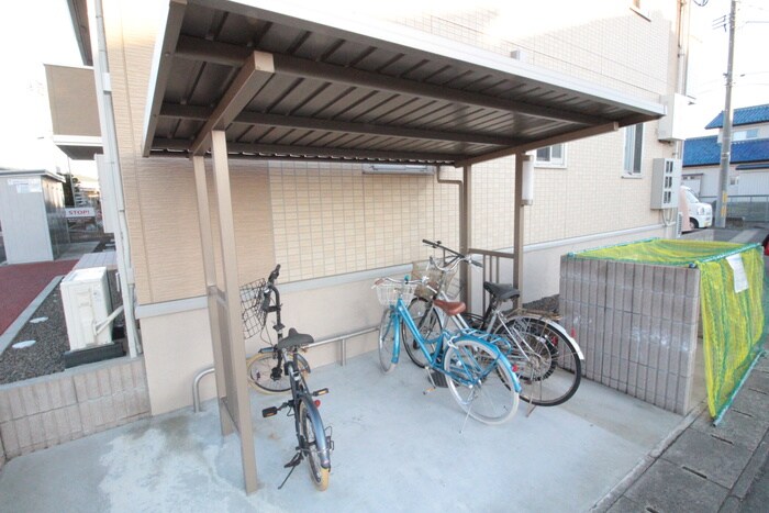 物件外観写真5　(駐輪場)