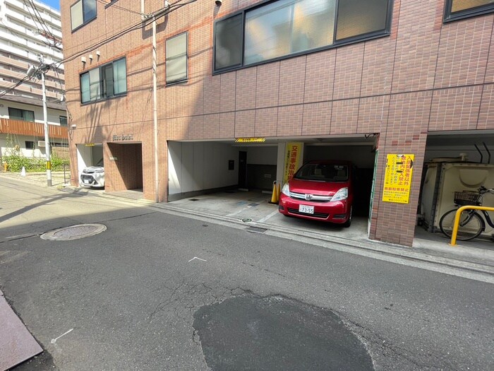 物件外観写真4　(駐車場)