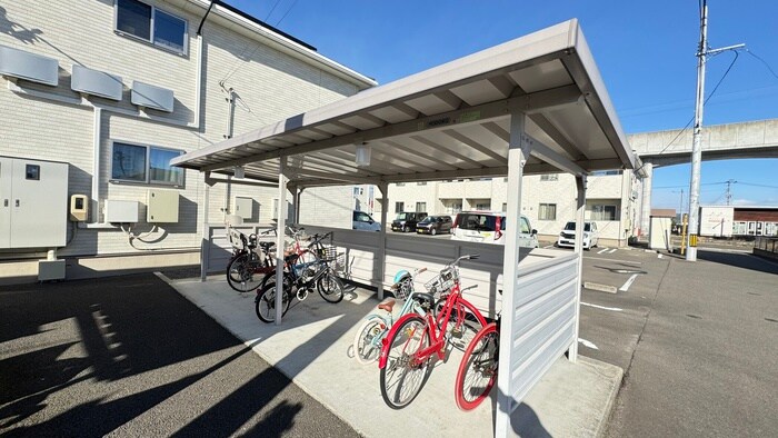 物件外観写真5　(駐輪場)