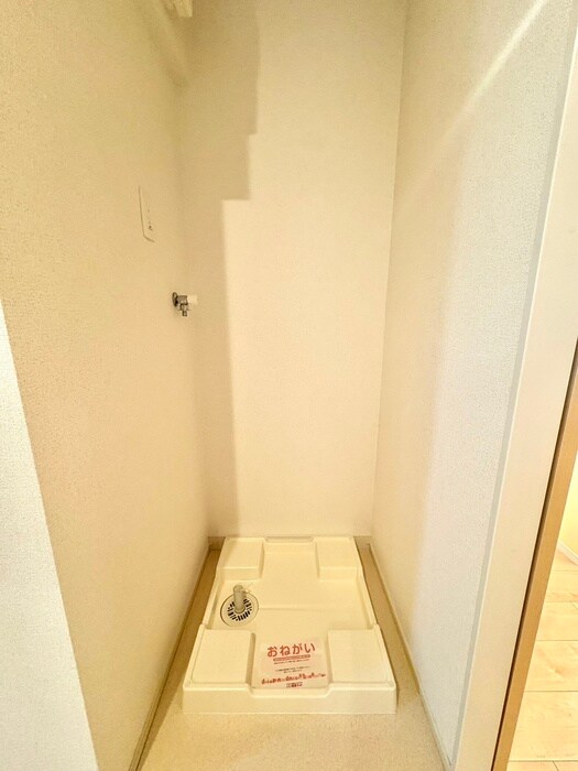 物件内観写真16　(洗濯機置場)