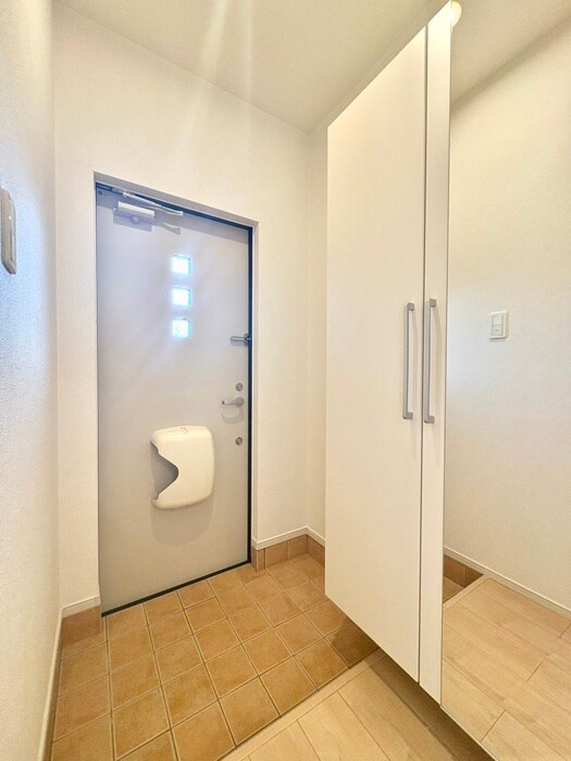 物件内観写真18　(玄関)