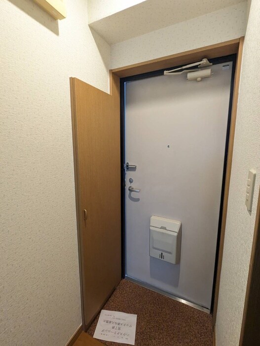 物件内観写真9　(玄関)