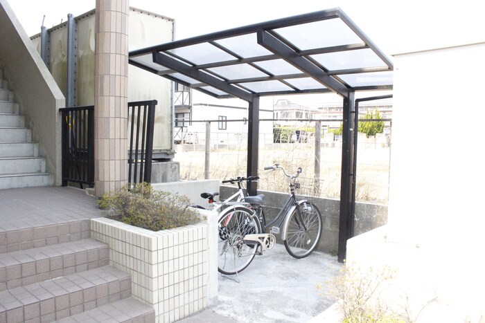 物件外観写真3　(駐輪場)