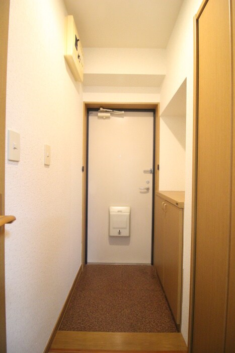 物件内観写真17　(玄関)