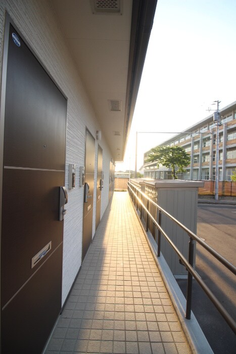 物件外観写真3　(エントランス部分)