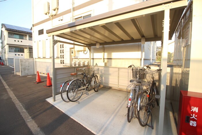 物件外観写真4　(駐輪場)