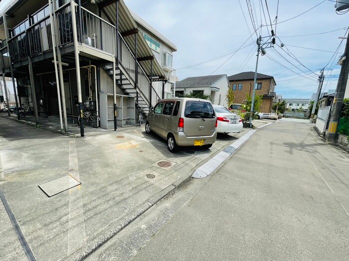物件外観写真3　(駐車場)