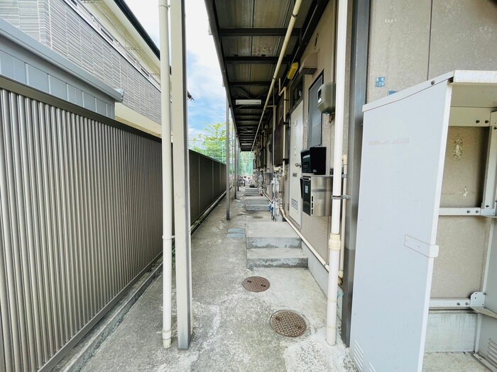 物件外観写真4　(エントランス部分)