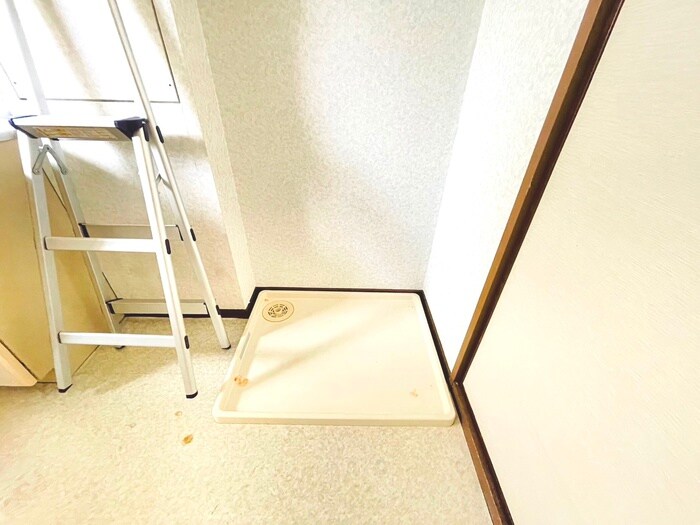 物件内観写真12　(洗濯機置場)