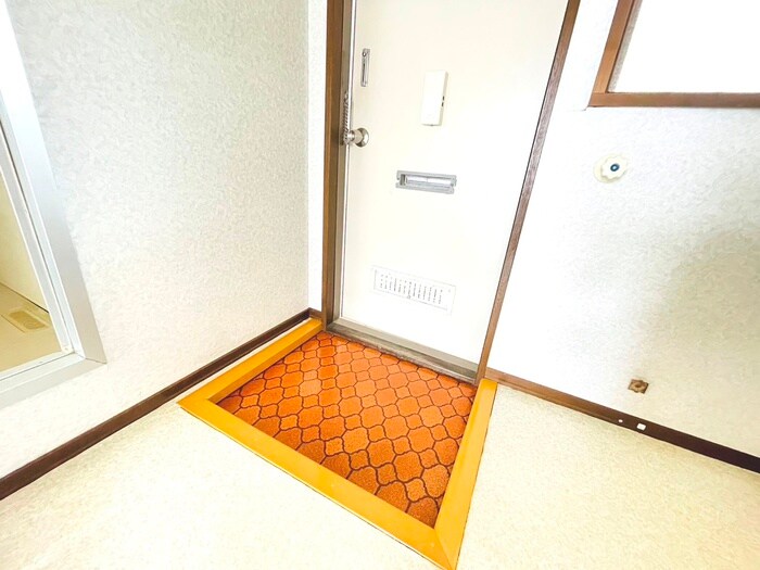 物件内観写真13　(玄関)