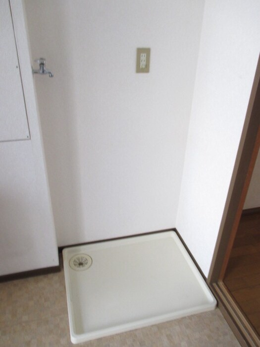 物件内観写真17　(洗濯機置場)