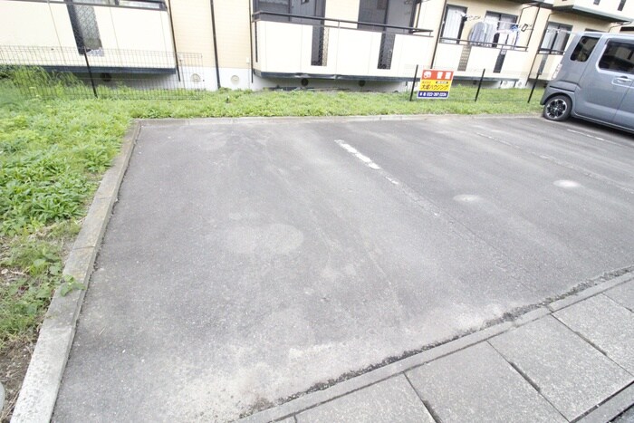 物件外観写真2　(駐輪場)