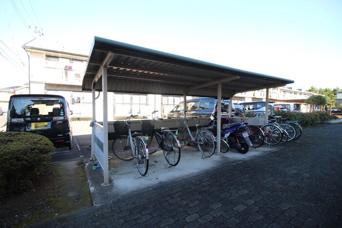 物件外観写真3　(駐輪場)